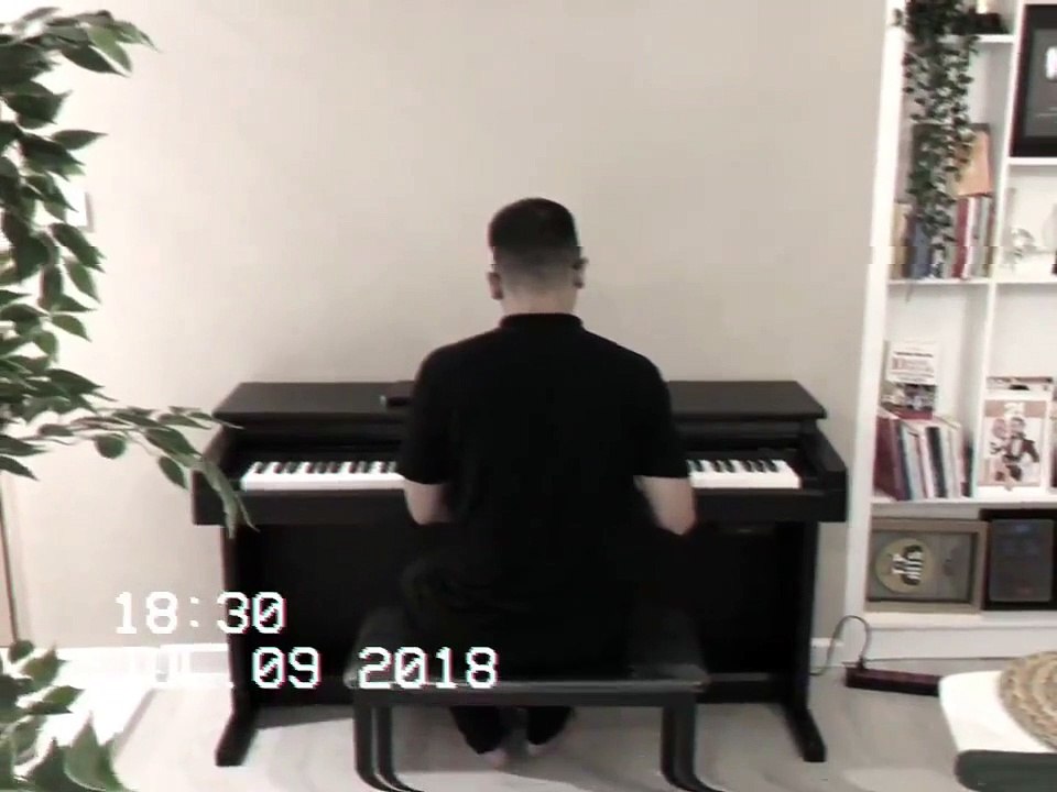 Tóc Tiên đăng clip Hoàng Touliver