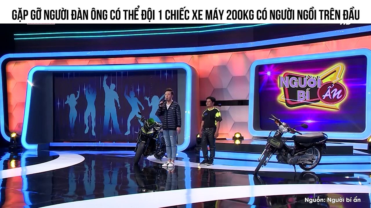 Gặp gỡ người đàn ông có thể đội 1 chiếc xe máy 200kg có người ngồi trên đầu
