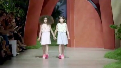 Choo Sarang trình diễn thời trang