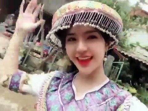 Cô gái trong trang phục dân tộc tuy chỉ xuất hiện 16 giây nhưng đã gây sốt cộng đồng mạng