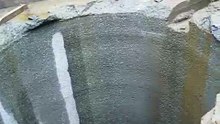 É assim que soa quando atiras uma pedra num buraco a 457 metros de profundidade