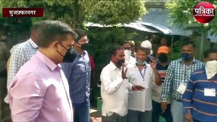 सफाई कर्मचारियों ने जाम लगाकर किया प्रदर्शन