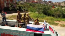 Antalya'da yerleşik Ruslar Zafer Bayramı'nı balkonlarda kutladı