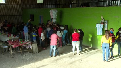 بيع قميص لمارادونا لمساعدة فقراء في بوينوس إيريس