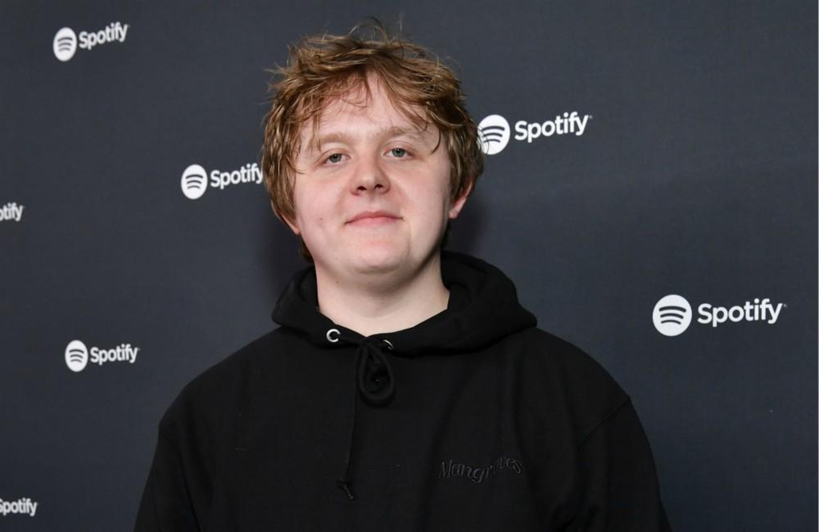 ⁣Lewis Capaldi is too famous to go grocery shopping