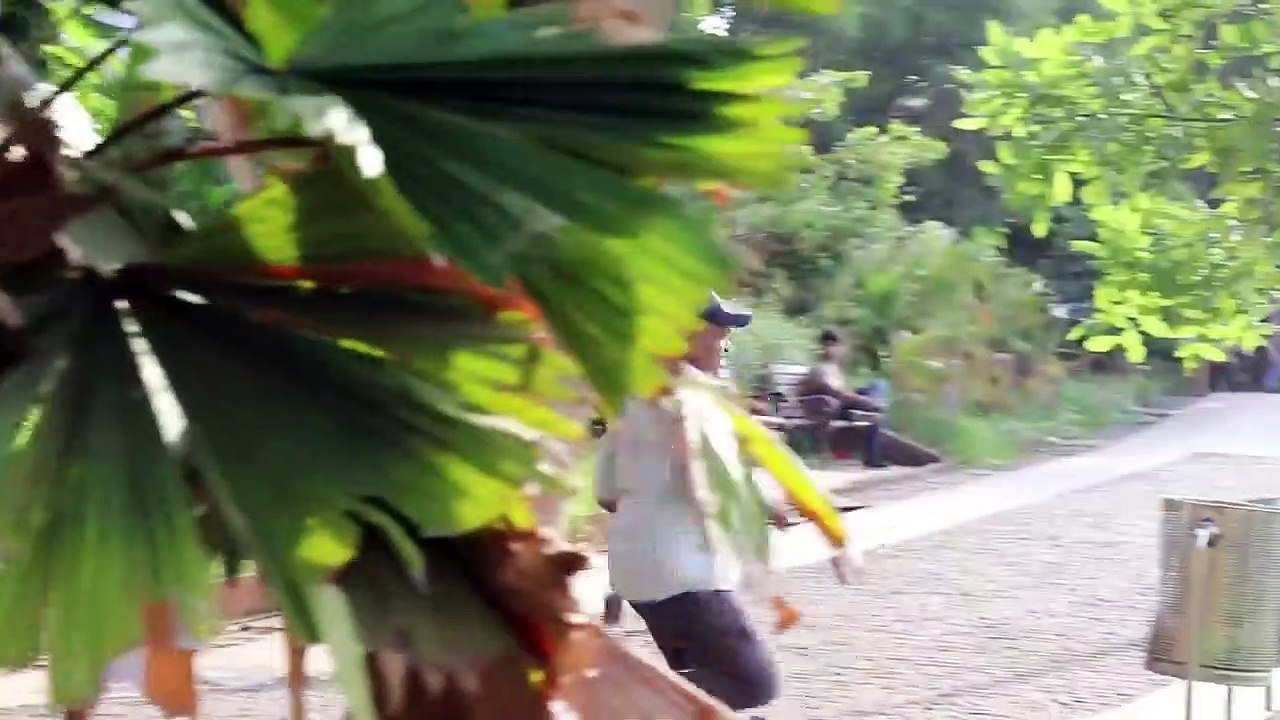 psycho guy attack on girls