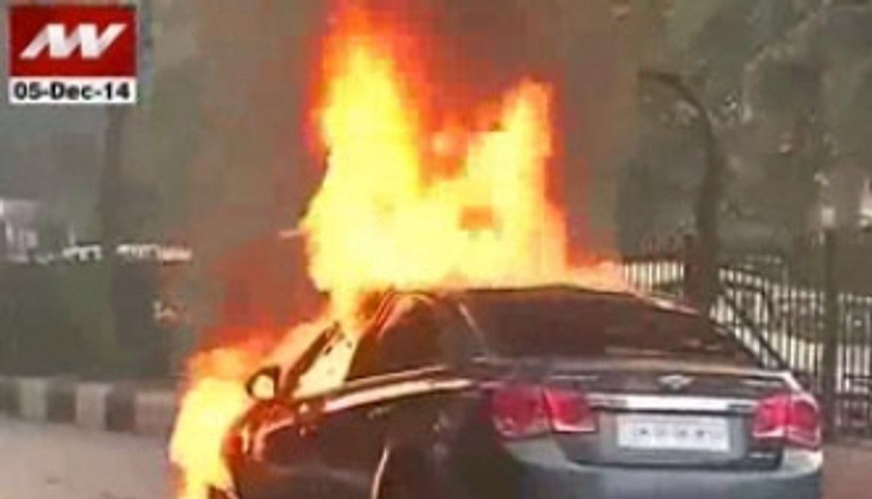 Car catches fire in Delhi