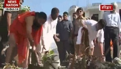 Baba Ramdev undertakes cleanliness drive