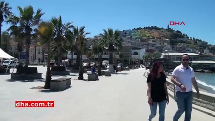 Kuşadası'nda yasağa rağmen denize girdiler