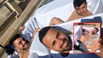 Deniz  girmenin yasak olduğu Antalya'da gençler, üstü açık otomobili havuza çevirdi