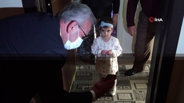 Sağlık çalışanı anneden 3 yaşına giren kızına doğum günü sürprizi