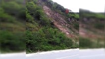 Heyelan riski oluşturan kayalar kontrollü bir şekilde yıkıldı