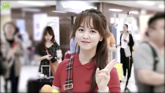 Kim So Hyun xinh xắn như búp bê lên đường ra nước ngoài tổ chức fanmeeting