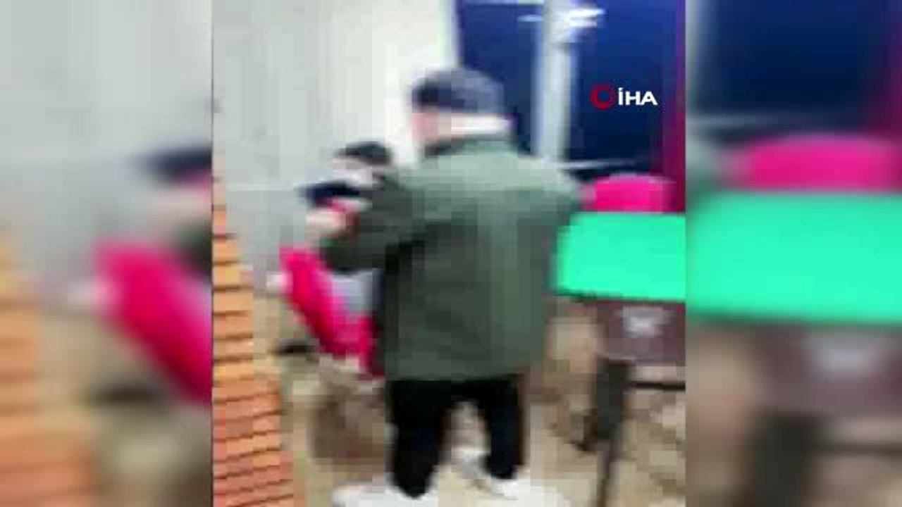 Kumar oynarken basıldılar, çatıya çıkıp kaçmaya çalışırken yakalandılar