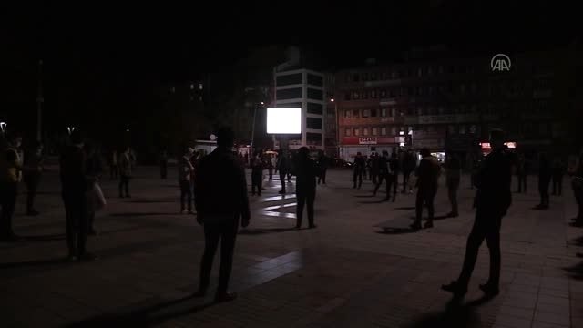 Dilek fenerleri anneler için uçuruldu