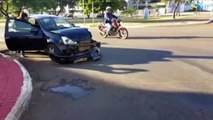 Carros batem na Av. Brasil, no Bairro Pacaembu