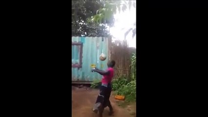 Futbolun Ustasıyım Diyen Erkeklere Taş Çıkaran Ablamız!