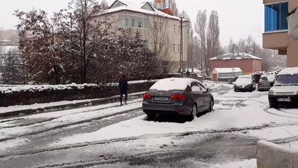 Mayısta yağan kar, Ardahan'da kışı aratmadı