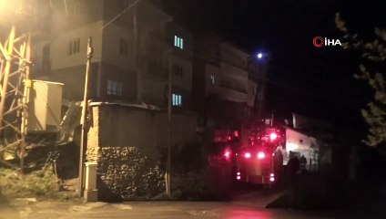 Hakkari’de şiddetli fırtına çatıları uçurdu