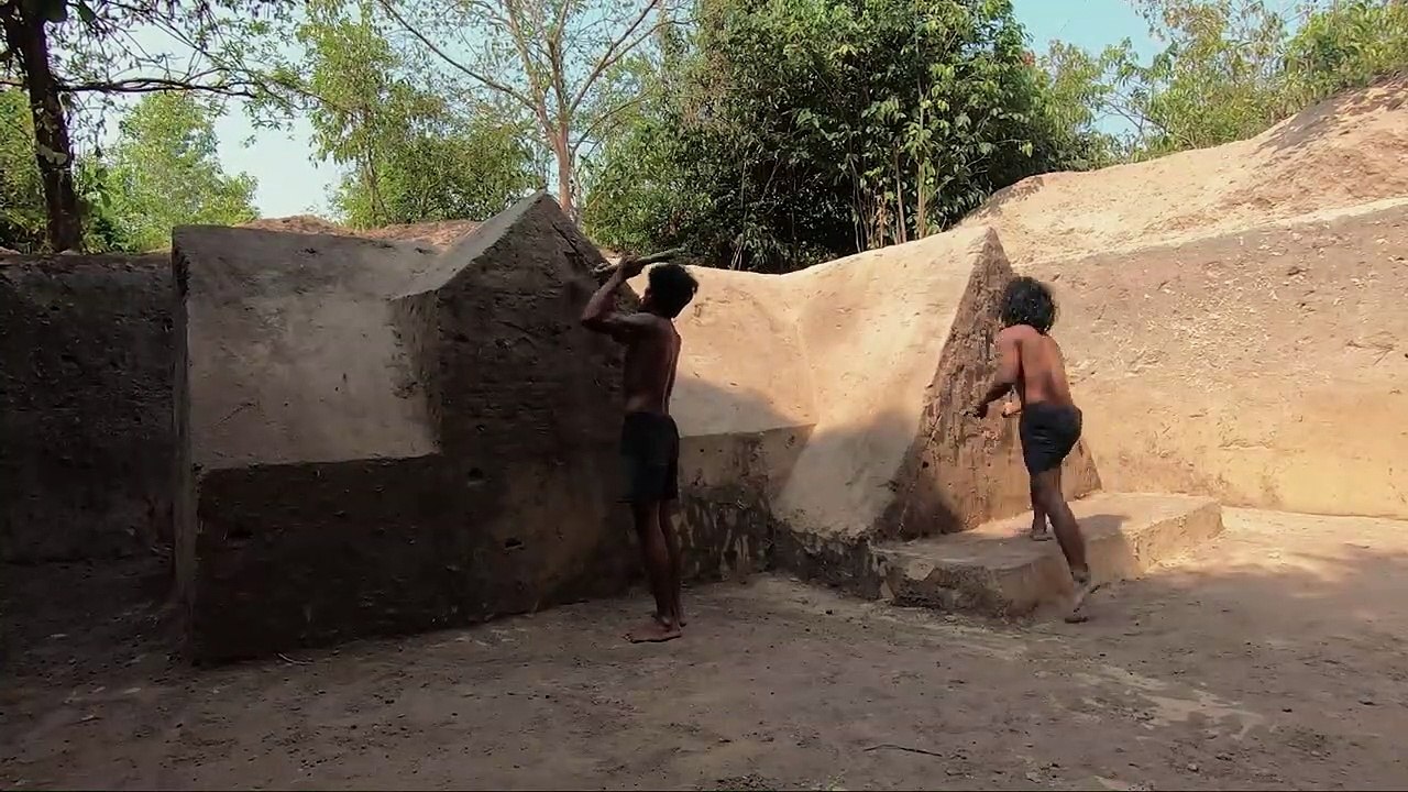Dig Ground To Build The Most Amazing Viking House Villa Hand