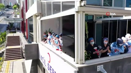 Kağıthane'de annelere drone ile çiçek