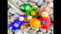 DIGGING for CLAY with TELETUBBIES Toys on the Beach--