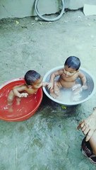 baby bath funy videoVID20190728120653