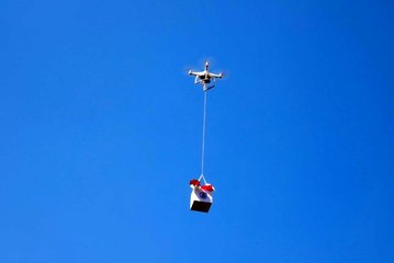 Kağıthane'de annelere drone ile çiçek