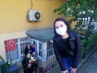Sağlık çalışanından 74 yaşındaki annesine duygulandıran sürpriz