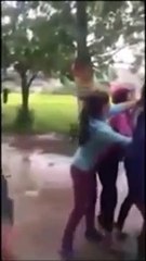 Cô gái bị lột quần giữa đường do nhắn tin thách thức vợ