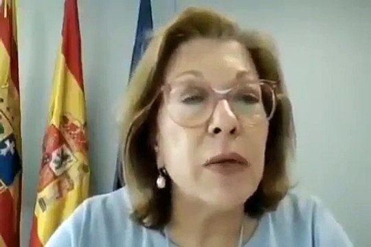¿De dónde sale esta gente? La consejera de Sanidad de Aragón afirma que a los sanitarios le estimulaba hacerse sus batas con bolsas de basura