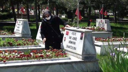 Herkes annesine o evladına koştu