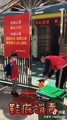 O protocolo que as crianças chinesas têm de cumprir antes de entrar nas escolas