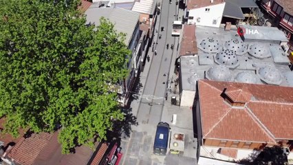 65 yaş üstü vatandaşlar yasağın kalkmasıyla Eyüpsultan Camii’ne akın etti