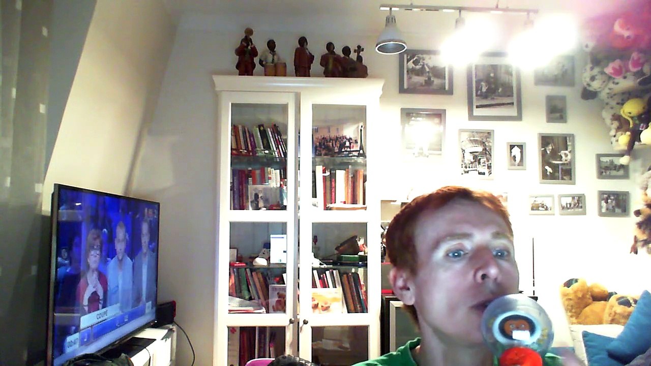 Wiwi égratigne "always something there to remind me"