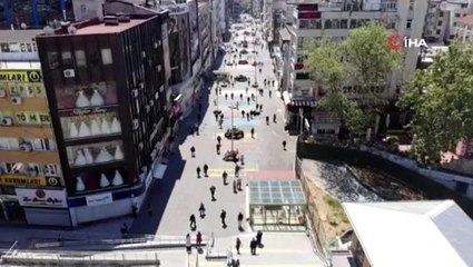 Bakırköy'de dışarı çıkan 65 yaş üstü vatandaşlar drone ile havadan görüntülendi