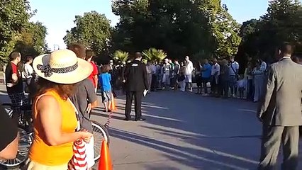 Failed assassination .good bodyguards ( 480 X 480 )