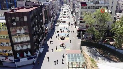 Bakırköy'de dışarı çıkan 65 yaş üstü vatandaşlar drone ile havadan görüntülendi