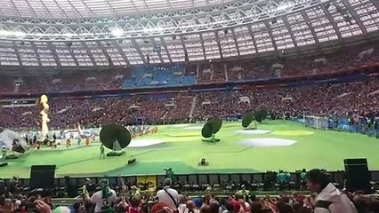 Fancam màn trình diễn của Robbie Williams tại lễ khai mạc World Cup 2018