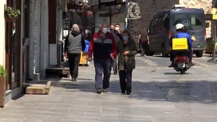 65 yaş ve üzerindekiler Eyüp Sultan'a akın etti (1)