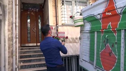 Esenyurt Belediyesi’nden annelere hem konser hem çiçek