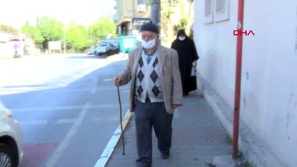 SOKAĞA ÇIKMA KARARINA EN ÇOK O SEVİNDİ; ANNESİNİN MEZARINA GİDEREK ANNELER GÜNÜNÜ KUTLADI