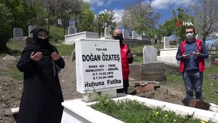 Şehit oğlunun kabrine giden anne: 'O gelemedi, ben geldim'