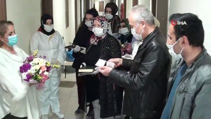 Karantinada ağlatan Anneler Günü kutlaması