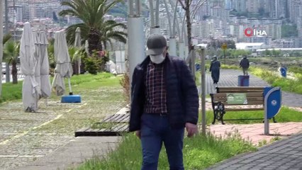 Trabzon'da 65 yaş ve üstü yaşlılar yasak olduğu sahile akın etti