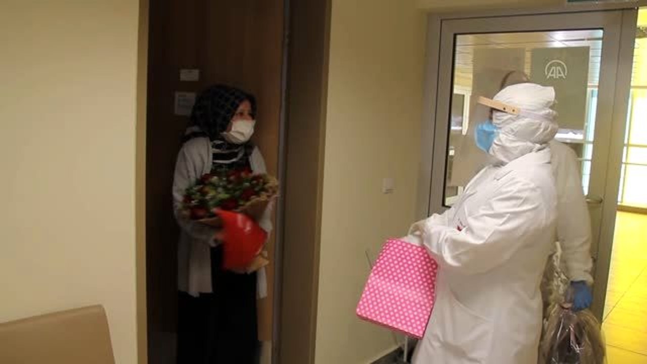 Karantinadaki anne adayına "Anneler Günü" sürprizi