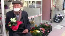 Yaşlılara sokağa çıkma izni verilince soluğu çiçekçide aldılar