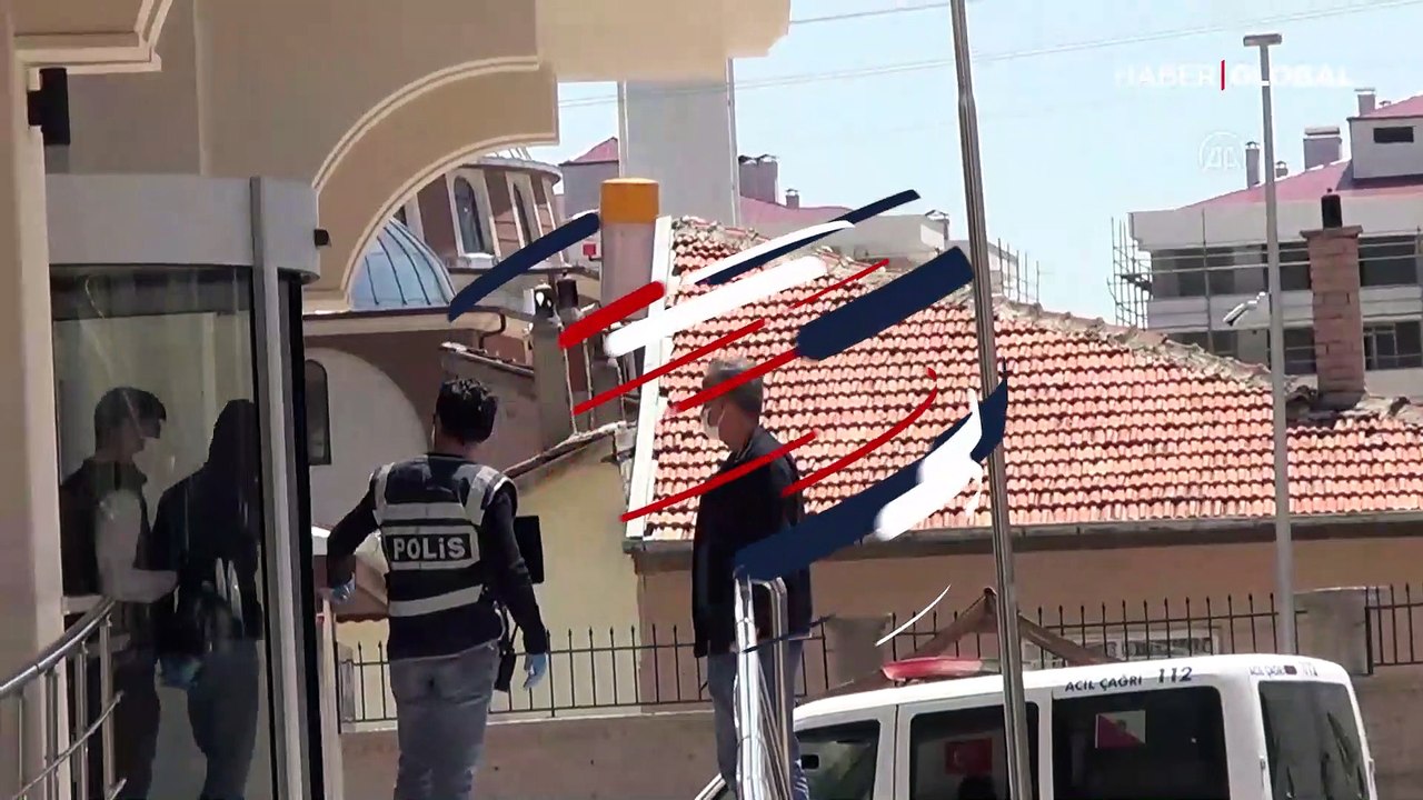 Balyozla duvarını deldikleri kuyumcuyu soyan 2 kişi yakalandı