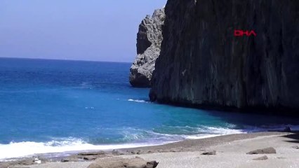 ANTALYA 'Denize gireceğim' deyip, kaybolan doktor 3 koldan aranıyor