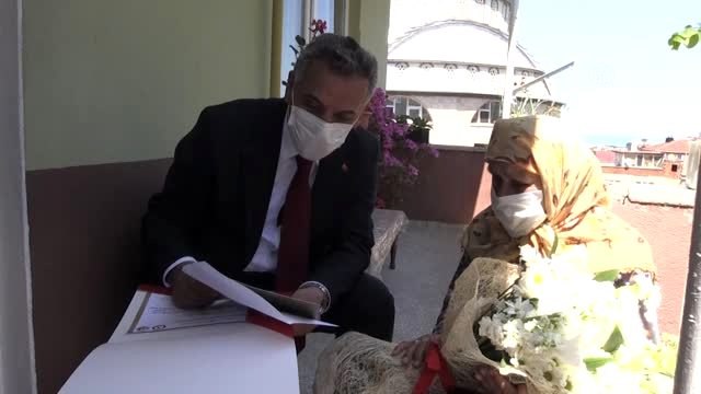 Vali Osman Kaymak'tan Ayşe ve Fatma nineye Anneler Günü sürprizi